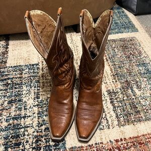 Ariat Brown Western Boots with Decorative Stitching
